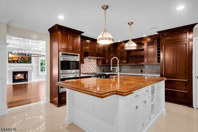 3 Bromley Ct, Montville Twp., NJ 07045