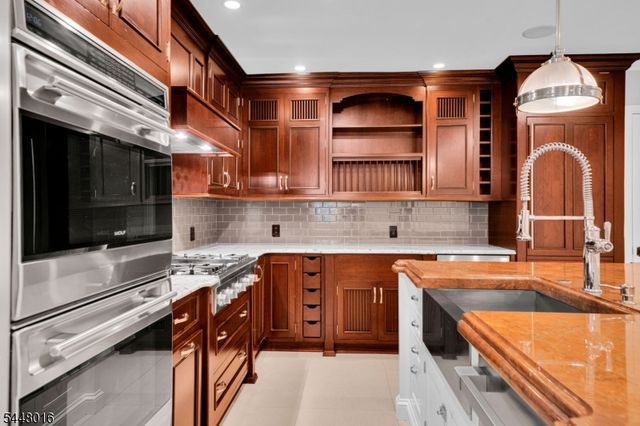 3 Bromley Ct, Montville Twp., NJ 07045