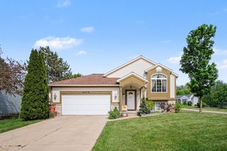 6878 Lake Bluff Drive Ne, Plainfield Twp, MI 49321