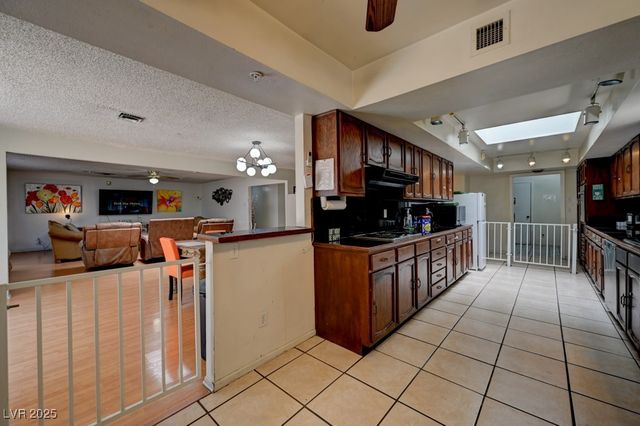 1951 Papago Lane, Las Vegas, NV 89169