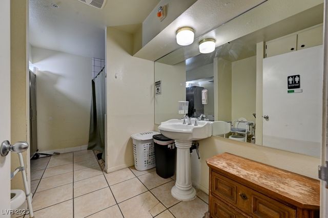 1951 Papago Lane, Las Vegas, NV 89169