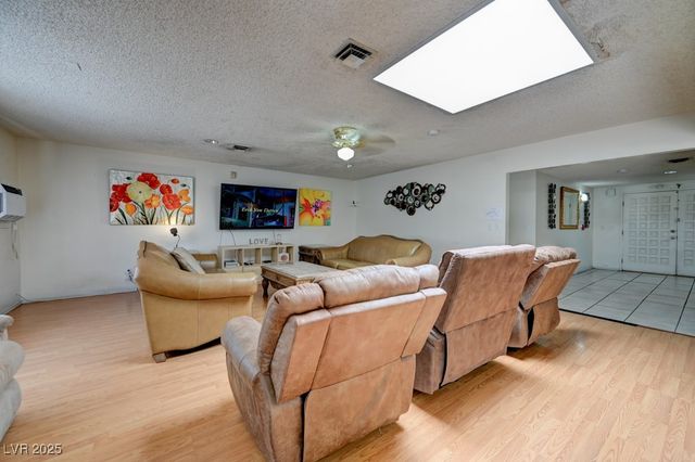 1951 Papago Lane, Las Vegas, NV 89169