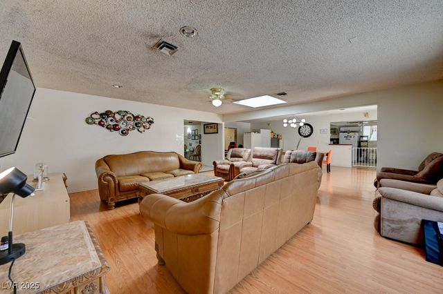 1951 Papago Lane, Las Vegas, NV 89169