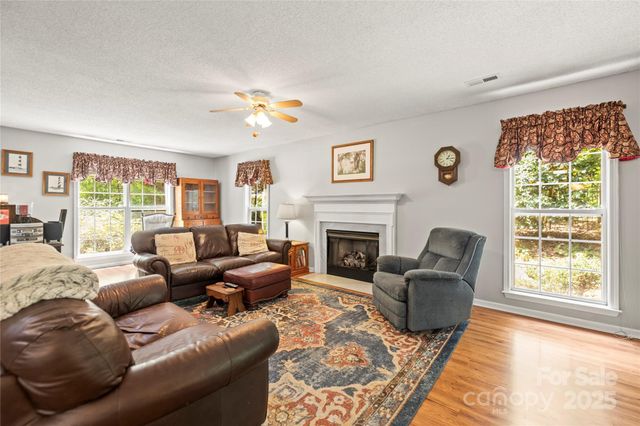 171 Highland Woods Court, Denver, NC 28037