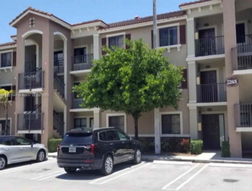 22801 SW 88th Pl 202, Cutler Bay, FL 33190