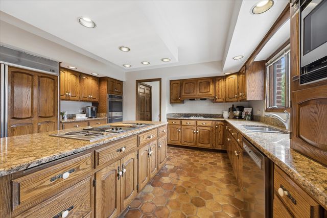 6001 Sedgley Court, Burr Ridge, IL 60527