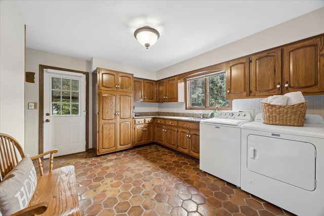 6001 Sedgley Court, Burr Ridge, IL 60527