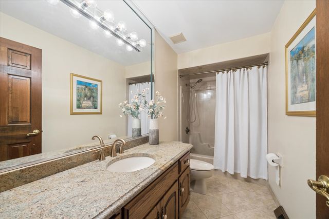 6001 Sedgley Court, Burr Ridge, IL 60527