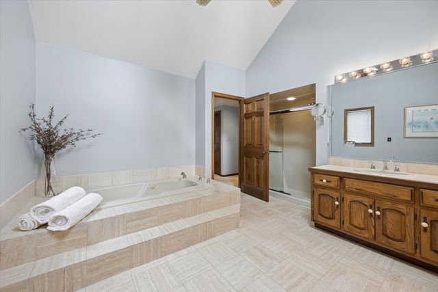 6001 Sedgley Court, Burr Ridge, IL 60527