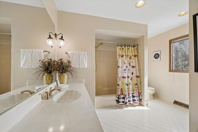 6001 Sedgley Court, Burr Ridge, IL 60527