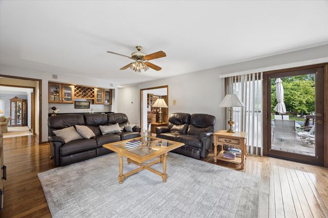 6001 Sedgley Court, Burr Ridge, IL 60527