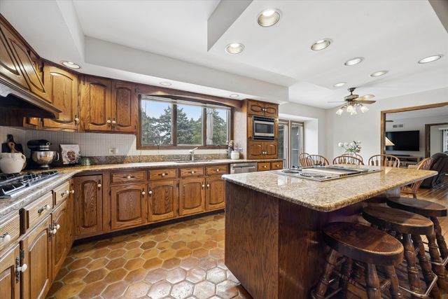 6001 Sedgley Court, Burr Ridge, IL 60527