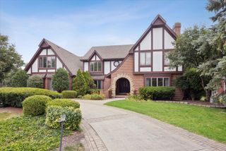 6001 Sedgley Court, Burr Ridge, IL 60527