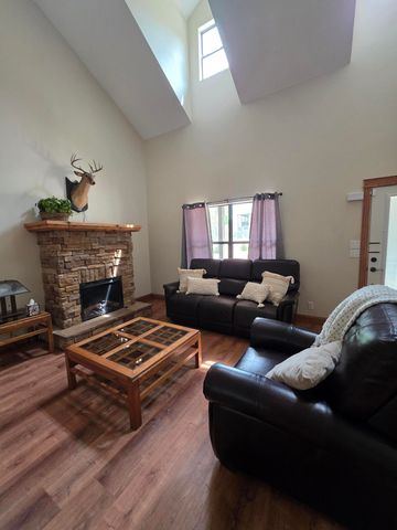130 Pine Woods Village Drive, Hollister, MO 65672