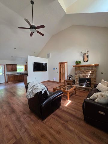130 Pine Woods Village Drive, Hollister, MO 65672