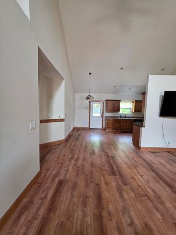 130 Pine Woods Village Drive, Hollister, MO 65672