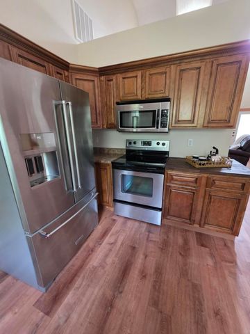 130 Pine Woods Village Drive, Hollister, MO 65672