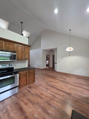 130 Pine Woods Village Drive, Hollister, MO 65672