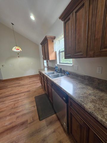 130 Pine Woods Village Drive, Hollister, MO 65672