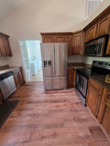 130 Pine Woods Village Drive, Hollister, MO 65672