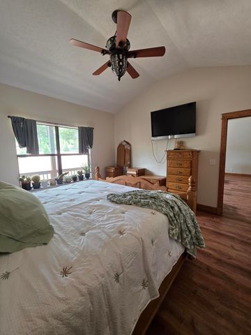 130 Pine Woods Village Drive, Hollister, MO 65672