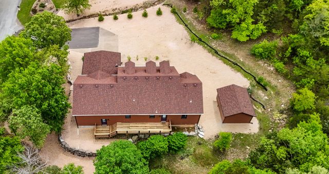 130 Pine Woods Village Drive, Hollister, MO 65672