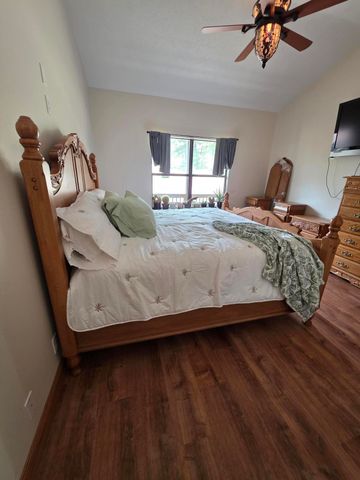 130 Pine Woods Village Drive, Hollister, MO 65672