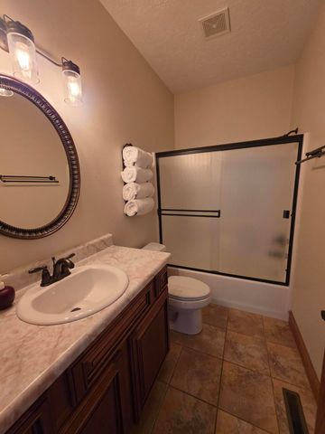 130 Pine Woods Village Drive, Hollister, MO 65672