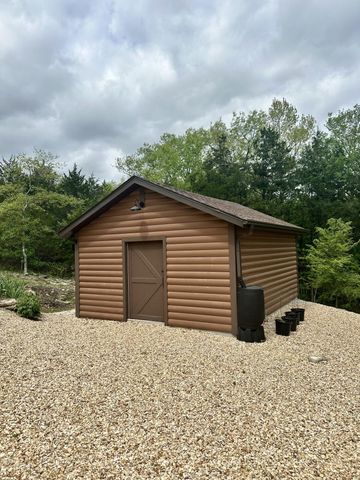 130 Pine Woods Village Drive, Hollister, MO 65672