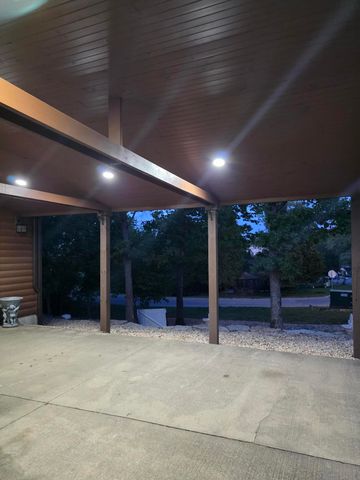 130 Pine Woods Village Drive, Hollister, MO 65672