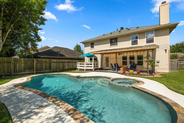 16031 Willowpark Drive, Tomball, TX 77377