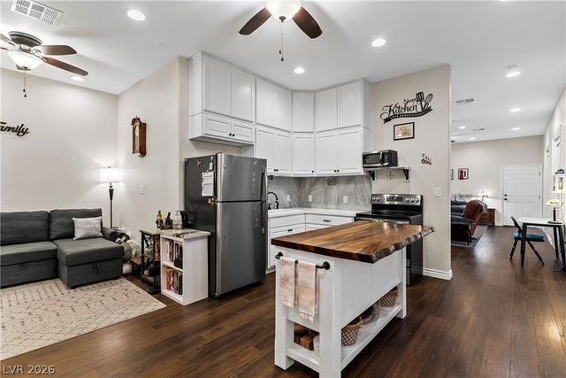 6382 Hermes Stables Court, Las Vegas, NV 89131