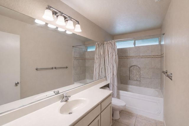 1 Pinache Ct, Sacramento, CA 95838