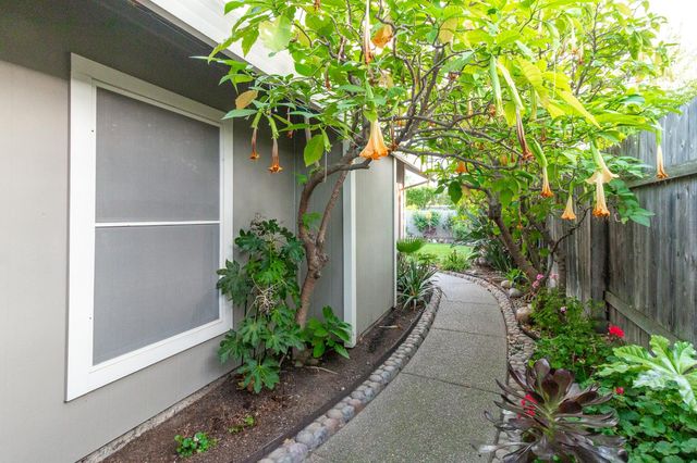 1 Pinache Ct, Sacramento, CA 95838