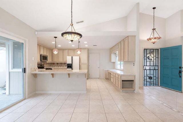 1 Pinache Ct, Sacramento, CA 95838