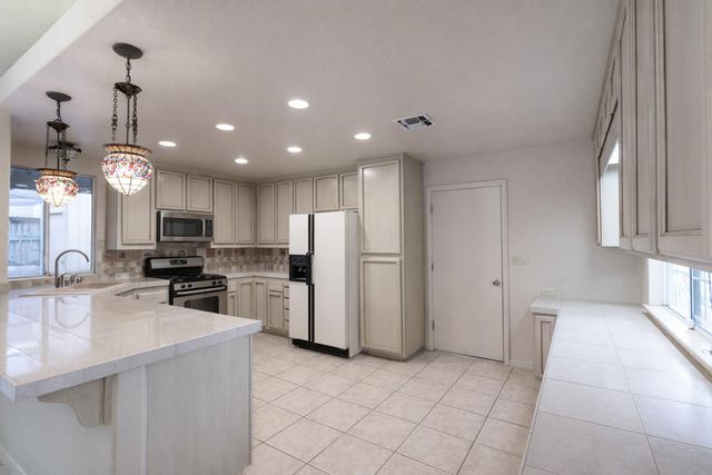 1 Pinache Ct, Sacramento, CA 95838