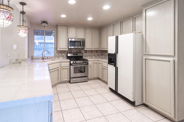 1 Pinache Ct, Sacramento, CA 95838