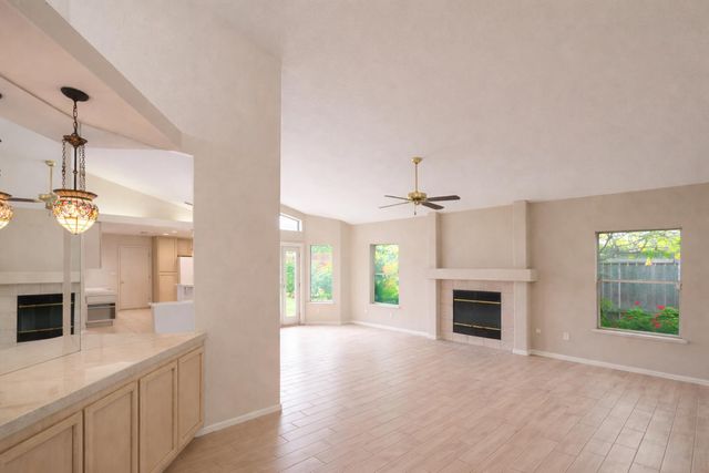 1 Pinache Ct, Sacramento, CA 95838