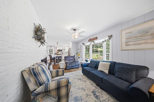 494 Laurel St, Manchester, NH 03103