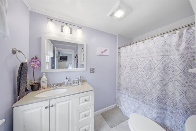 494 Laurel St, Manchester, NH 03103