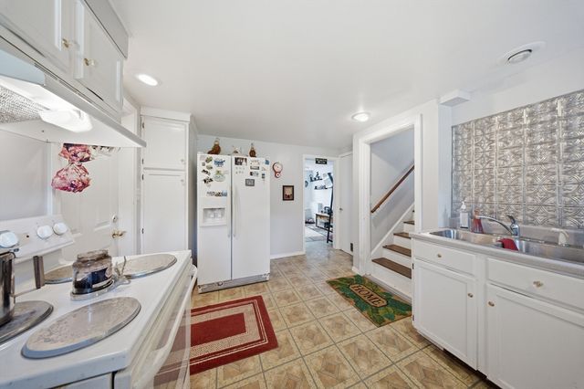 494 Laurel St, Manchester, NH 03103