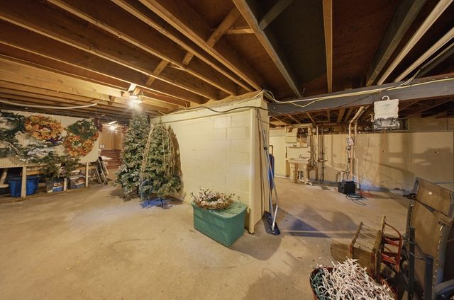 494 Laurel St, Manchester, NH 03103