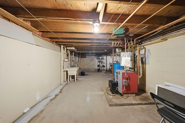494 Laurel St, Manchester, NH 03103