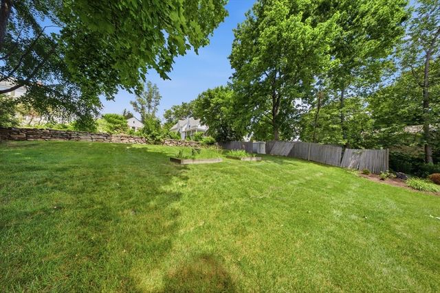 494 Laurel St, Manchester, NH 03103