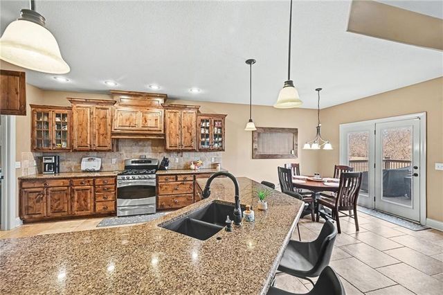 15321 N Bales Road, Smithville, MO 64089