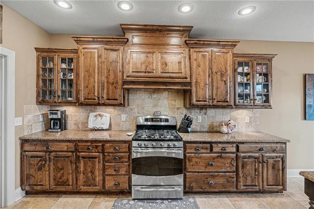 15321 N Bales Road, Smithville, MO 64089