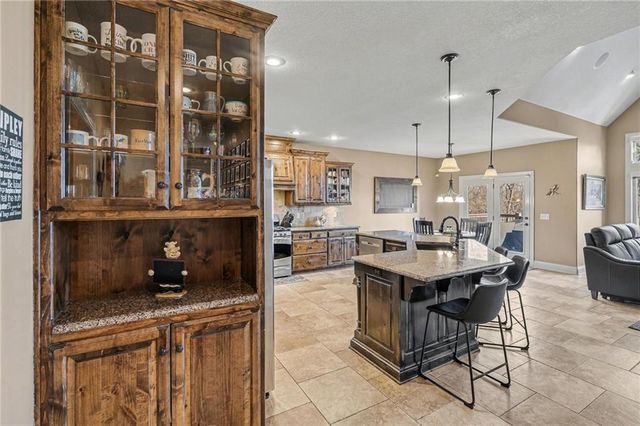 15321 N Bales Road, Smithville, MO 64089