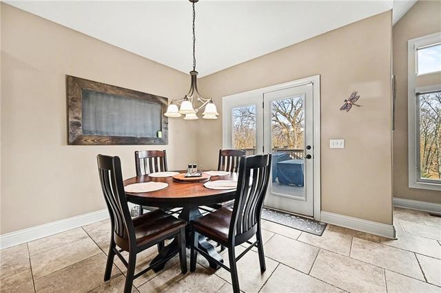 15321 N Bales Road, Smithville, MO 64089