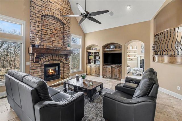 15321 N Bales Road, Smithville, MO 64089