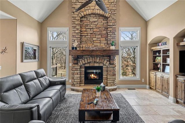 15321 N Bales Road, Smithville, MO 64089